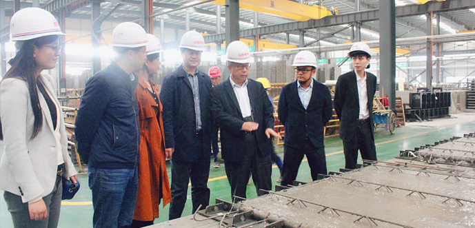 中國鋼結(jié)構(gòu)協(xié)會(huì)會(huì)長、中國工程院院士岳清瑞一行蒞臨鴻路考察指導(dǎo)